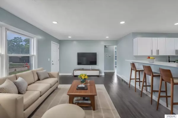 7402 S 69th Street, La Vista, NE 68128