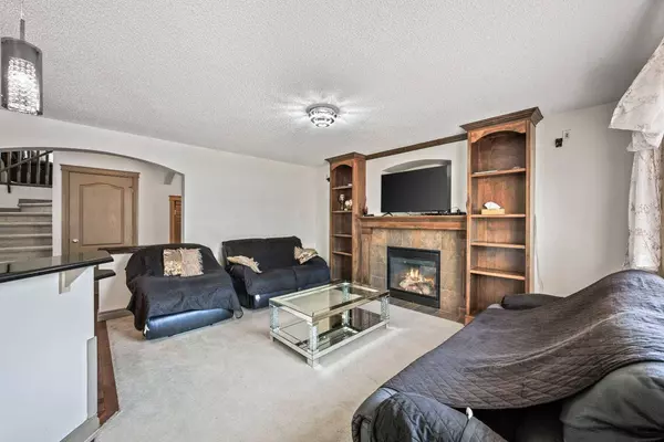 63 Evansmeade Common NW, Calgary, AB T3P 1E6