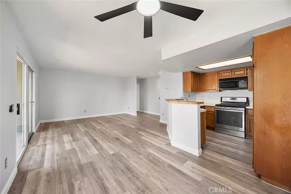 2548 Avenida Del Vista #101, Corona, CA 92882