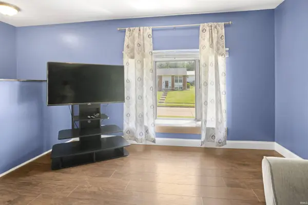 5212 Berry Ln, Evansville, IN 47710