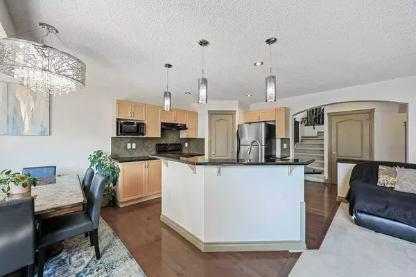 63 Evansmeade Common NW, Calgary, AB T3P 1E6