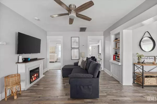 2420 San Emidio Street, Bakersfield, CA 93304