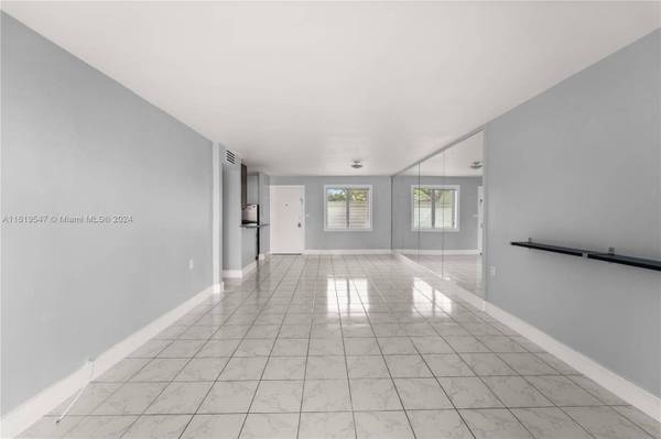 1631 NE 114th St #104, Miami, FL 33181