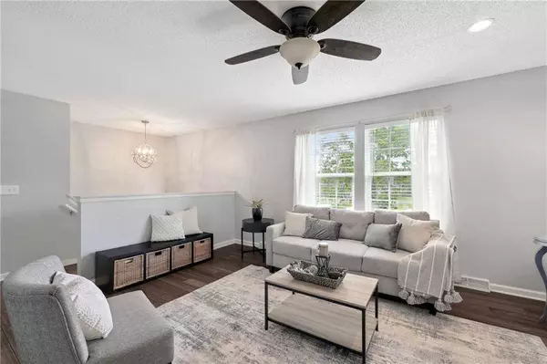 3857 SW Harbor CT, Lee's Summit, MO 64082