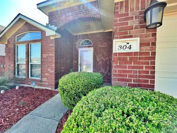 304 Kennedy Drive, Crowley, TX 76036