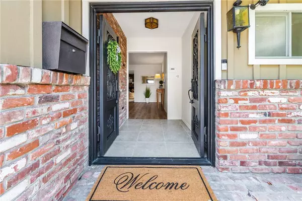 6136 E Rosebay ST, Long Beach, CA 90808