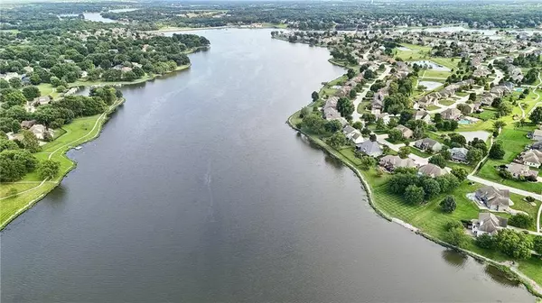 3857 SW Harbor CT, Lee's Summit, MO 64082