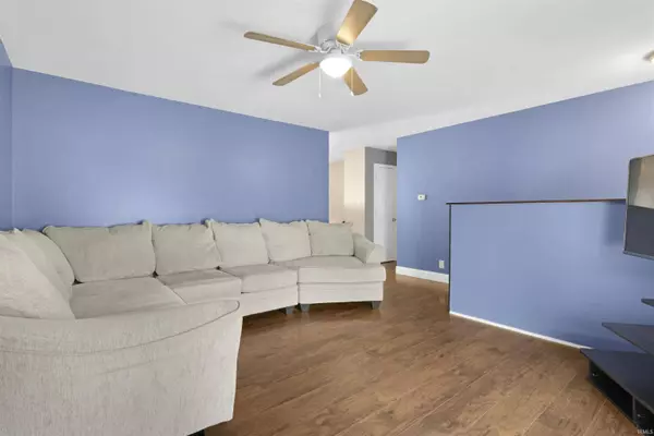 5212 Berry Ln, Evansville, IN 47710