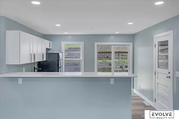 7402 S 69th Street, La Vista, NE 68128