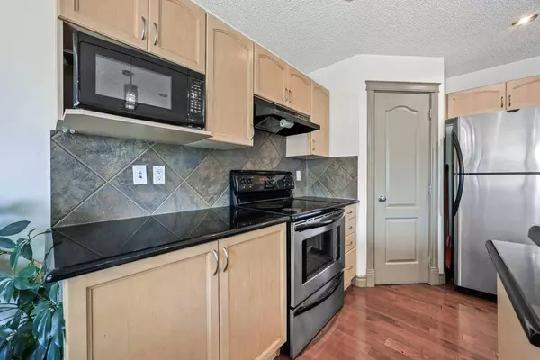 63 Evansmeade Common NW, Calgary, AB T3P 1E6