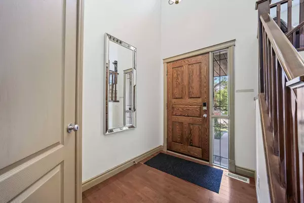 63 Evansmeade Common NW, Calgary, AB T3P 1E6