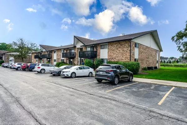 24 Kingery Quarter #204, Willowbrook, IL 60527