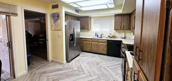 26201 S SHERBROOK Drive, Sun Lakes, AZ 85248