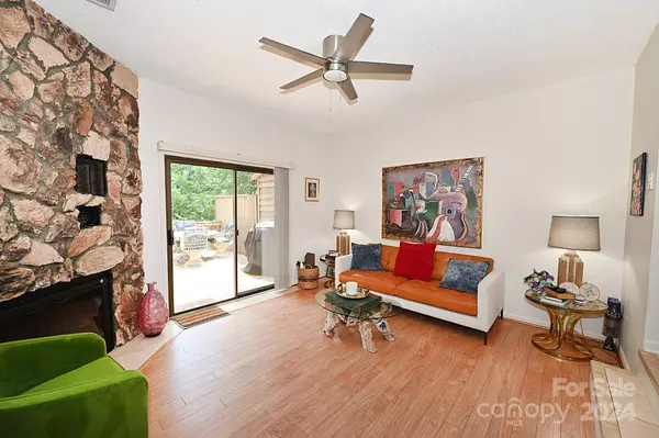 1420 11th St DR NW #16, Hickory, NC 28601