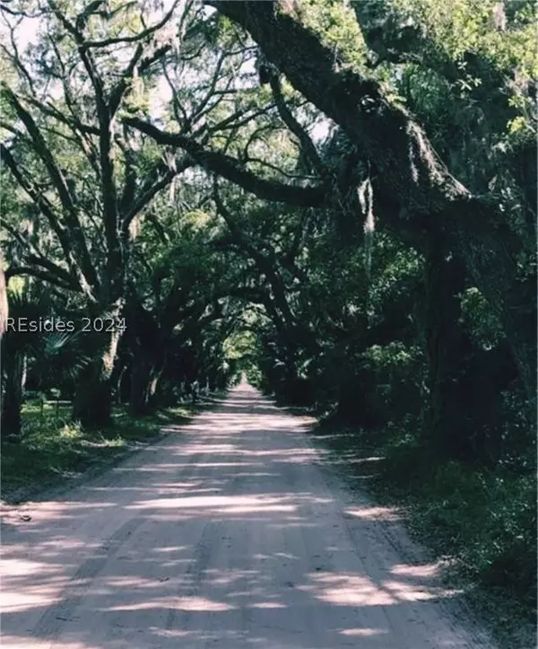 27 Mcteer DR, Saint Helena Island, SC 29920