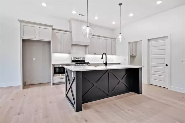 12 Malone Dr, Bella Vista, AR 72715