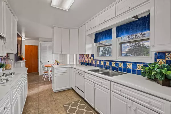 99 Beryl, White Rock, NM 87547