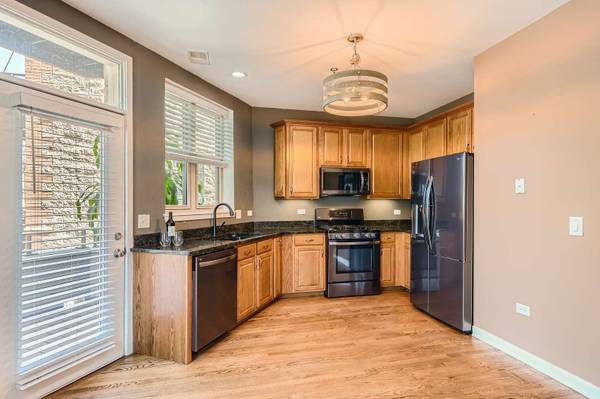 2951 N Clybourn AVE #205, Chicago, IL 60618