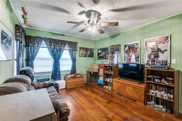 4931 Black Oak Lane, River Oaks, TX 76114