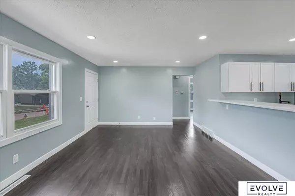 7402 S 69th Street, La Vista, NE 68128