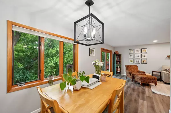 301 Castle Oaks Crossing, Waunakee, WI 53597