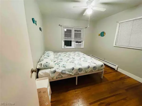 211 Oak ST, Port Clinton, OH 43452