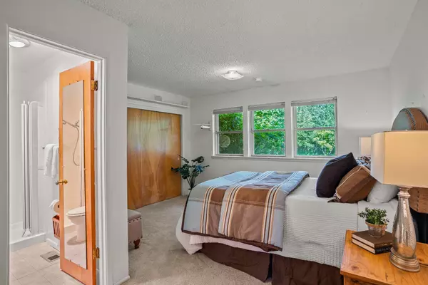 99 Beryl, White Rock, NM 87547