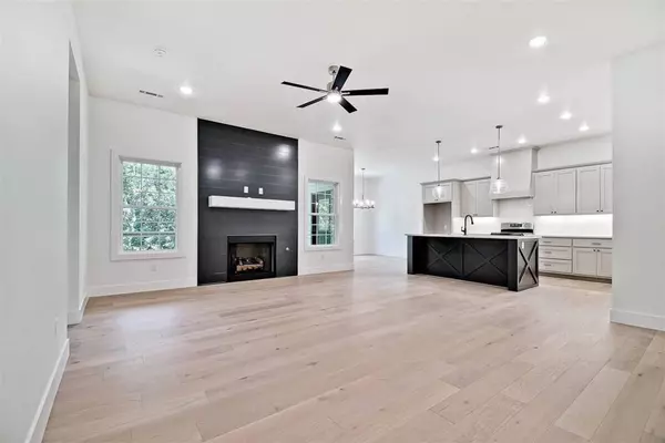 12 Malone Dr, Bella Vista, AR 72715