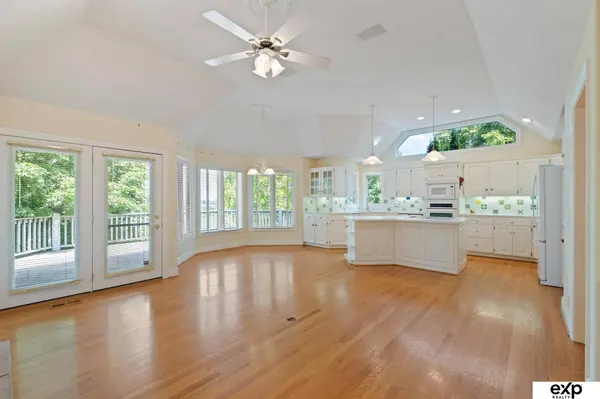 17636 Prestwick Avenue, Omaha, NE 68136