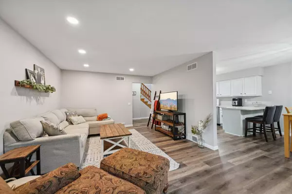 301 Castle Oaks Crossing, Waunakee, WI 53597