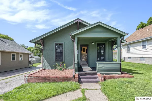 6032 Pine Street, Omaha, NE 68106