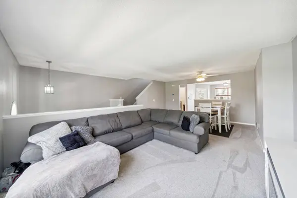 5166 Fairpoint DR N, Hugo, MN 55038