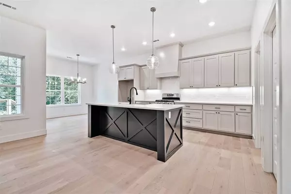 12 Malone Dr, Bella Vista, AR 72715