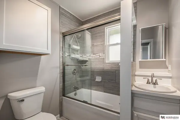 6032 Pine Street, Omaha, NE 68106