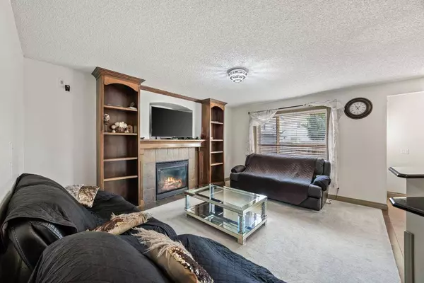 63 Evansmeade Common NW, Calgary, AB T3P 1E6