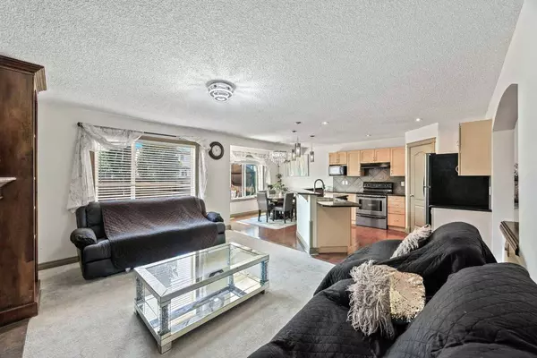 63 Evansmeade Common NW, Calgary, AB T3P 1E6