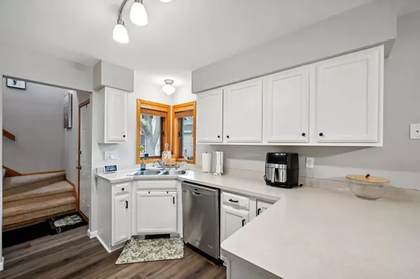 301 Castle Oaks Crossing, Waunakee, WI 53597