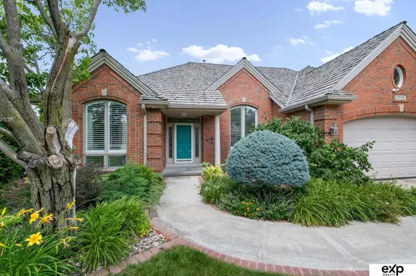 17636 Prestwick Avenue, Omaha, NE 68136