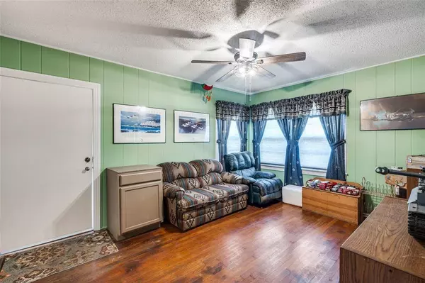 4931 Black Oak Lane, River Oaks, TX 76114