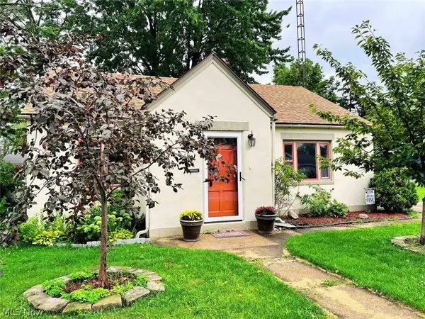 211 Oak ST, Port Clinton, OH 43452