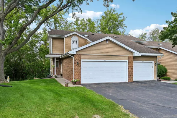 301 Castle Oaks Crossing, Waunakee, WI 53597