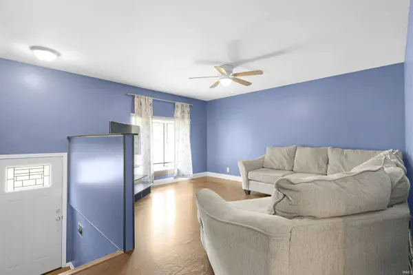 5212 Berry Ln, Evansville, IN 47710