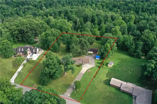 236 Elvira CT, Mcdonald, OH 44437