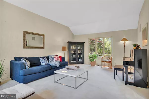 7 LEXTON RUN, Voorhees, NJ 08043