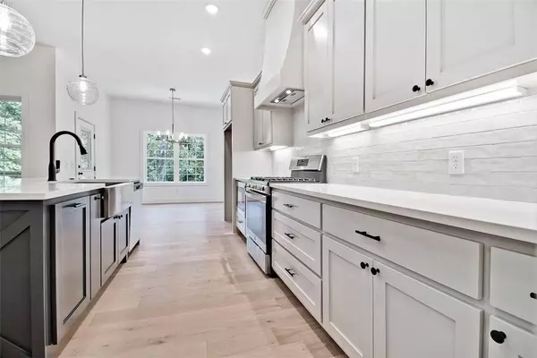 12 Malone Dr, Bella Vista, AR 72715