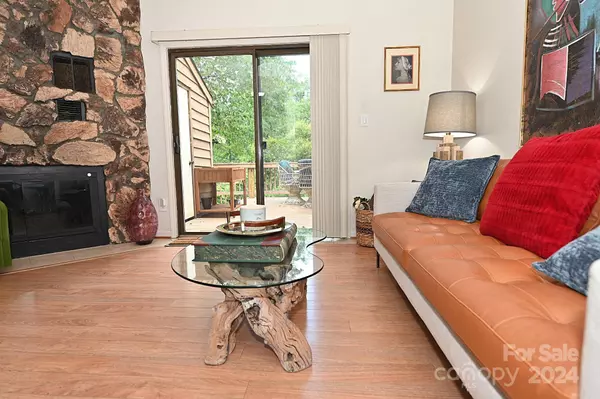 1420 11th St DR NW #16, Hickory, NC 28601