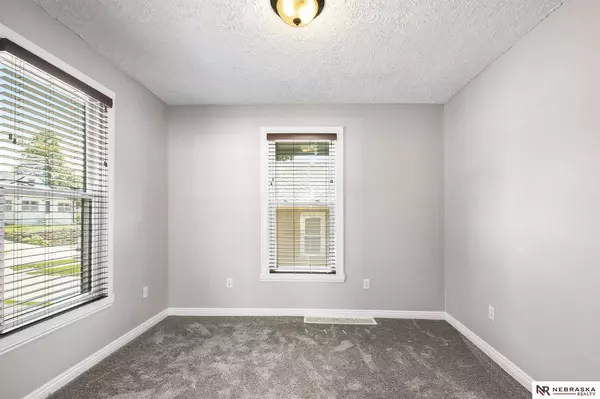 6032 Pine Street, Omaha, NE 68106