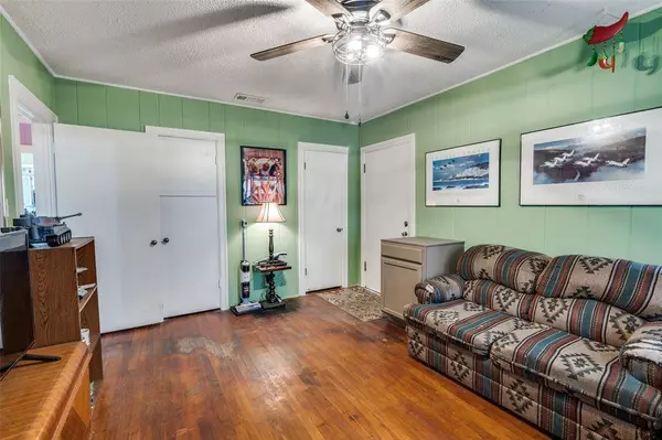 4931 Black Oak Lane, River Oaks, TX 76114