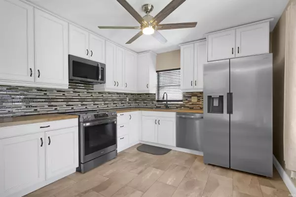 5212 Berry Ln, Evansville, IN 47710