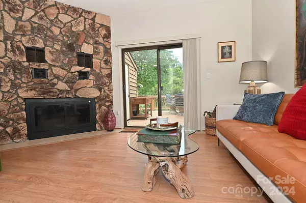 1420 11th St DR NW #16, Hickory, NC 28601